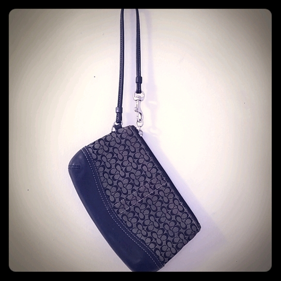 Coach clutch/wristlet - Picture 2 of 2